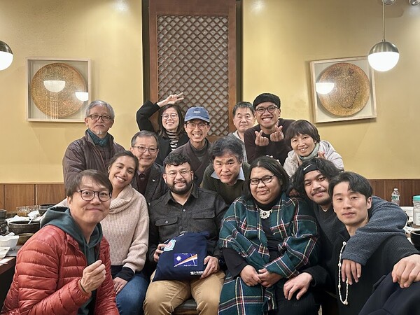 우리의 동맹자, 아일릉긔나 ‘형제자매’들과 함께.