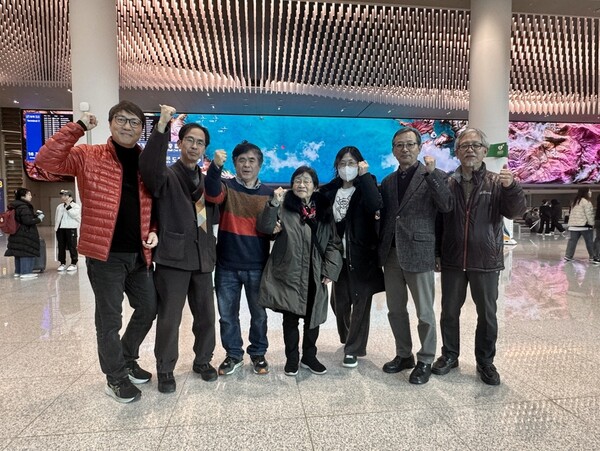 귀국한 뒤 인천공항에서 한 방문단 해단식.