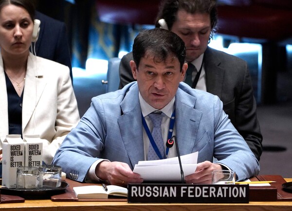 러시아의 드미트리 폴랸스키 주유엔 차석대사가 10일 유엔 안전보장이사회 긴급회의에서 이스라엘 정권의 가자 완전 점령 결정을 성토하고 있다.  2025. 08. 10 [AFP=연합뉴스]