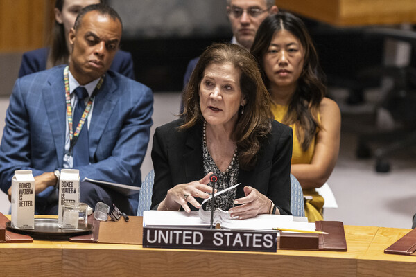 도로시 셰이 주유엔 미국 대사가 10일 유엔 안전보장이사회 긴급회의에서 이사국들의 이스라엘 정권 규탄을 비판하고 베냐민 네타냐후 정권의 수호자를 자처하고 있다. 2025. 08. 10 [AP=연합뉴스]