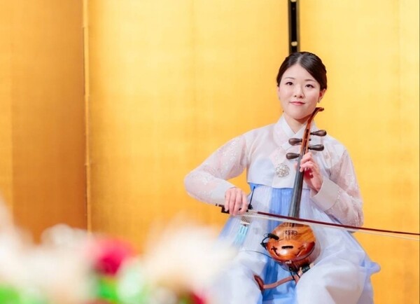 재일동포 행사에서 소해금을 연주하는 량성희 씨. 사진제공 이철주 