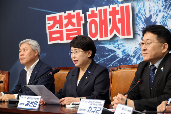 13일 서울 여의도 국회에서 열린 조국혁신당 '끝까지 간다' 특별위원회 회의에서 김선민 대표 권한대행이 발언하고 있다. 2025.8.13. 연합뉴스