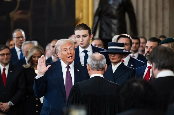 지난 1월 20일 두 번째 대통령으로 취임한 도널드 트럼프 대통령. 그는 취임 연설에서 자신의 꿈은 전쟁의 가능성을 없애는 평화의 사도가 되는 것이라 했다. (Public Domain)