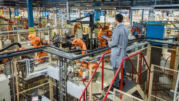 사진 4. 노동자가 아니라 로봇과 컴퓨터가 일하는 공장 자동화의 모습.