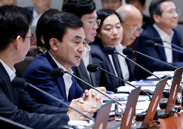 안규백 국방부 장관이 29일 서울 용산 대통령실 청사에서 이재명 대통령 주재로 열린 국무회의를 시작하며 신임 국무위원 인사말을 하고 있다. 2025.7.29. 연합뉴스