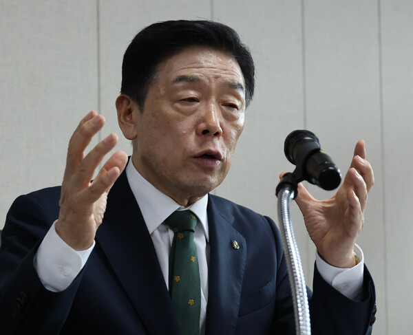 김형석 독립기념관장이 12일 서울지방보훈청에서 뉴라이트 의혹과 관련한 기자회견을 하고 있다. 2024.8.12. 연합뉴스