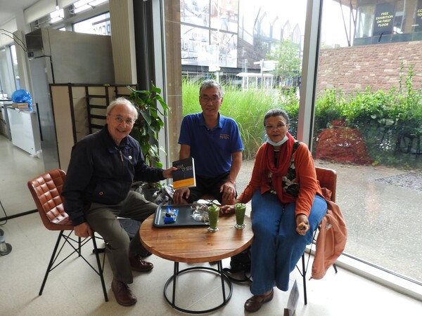 35년전 내게 우드브룩에서 평화학을 가르쳐 주던 스튜어트 모튼은 지금은 가까운 친구다. 그의 아내 윌레미나와 김성수 시민기자. 