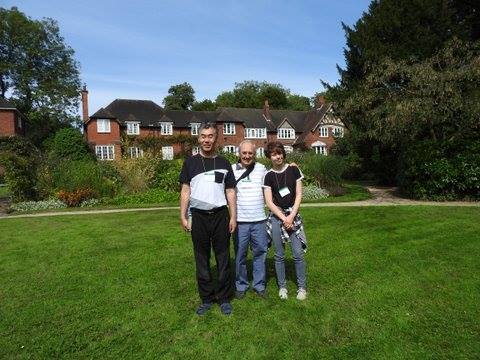  몇 년전 딸과 함께 내가 젊은 시절 공부하던 우드브룩을 다시 찾았다.  가운데가 내게 평화학을 가르쳐 주던 스튜어트 모튼.