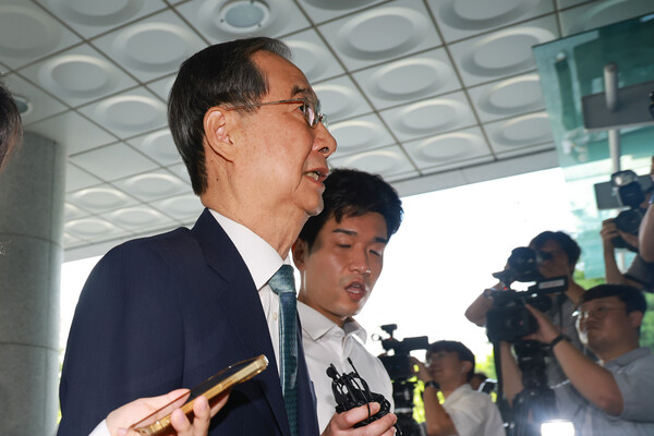 12·3 비상계엄 사태에 가담·방조한 혐의를 받는 한덕수 전 국무총리가 19일 서울 서초구 서울고검에 마련된 조은석 내란특별검사팀에 출석하고 있다. 한 전 총리는 지난달 2일 특검에 출석해 조사받은 바 있다. 2025.8.19. 연합뉴스