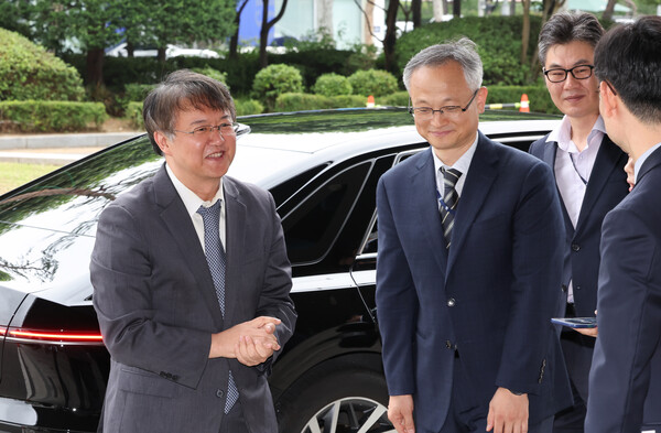 김태훈 신임 서울남부지검장이 4일 서울 양천구 서울남부지방검찰청으로 출근하고 있다. 2025.7.4. 연합뉴스