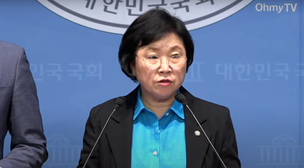 더불어민주당 대선불복불법현수막 특별위원회가 21일 서울 여의도 국회 소통관에서 첫번째 '대선불복불법현수막 특별위원회(이하 대선불복 특위) 기자회견'을 열었다. 2025.8.21. 오마이뉴스TV