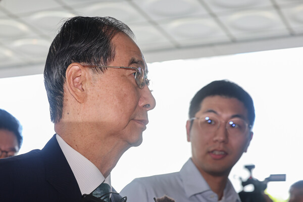 한덕수 전 국무총리가 22일 '12·3 비상계엄' 관련 내란·외환 사건을 수사하는 조은석 특별검사팀 사무실이 마련된 서울 서초구 서울고등검찰청으로 출석하고 있다. 2025.8.22. 연합뉴스