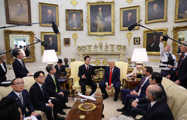 이재명 대통령과 도널드 트럼프 미국 대통령이 25일(현지시간) 미국 워싱턴DC 백악관에서 사전 프레스 이벤트를 하고 있다. 2025.8.26