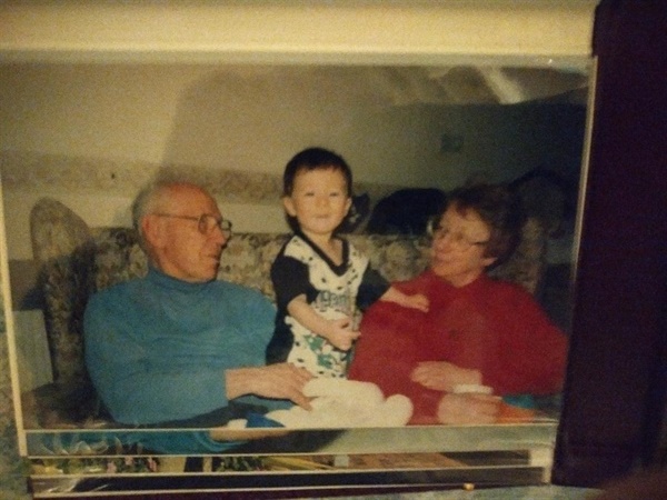 어린 시절 아들과 장인장모. 사진=김성수 시민기자