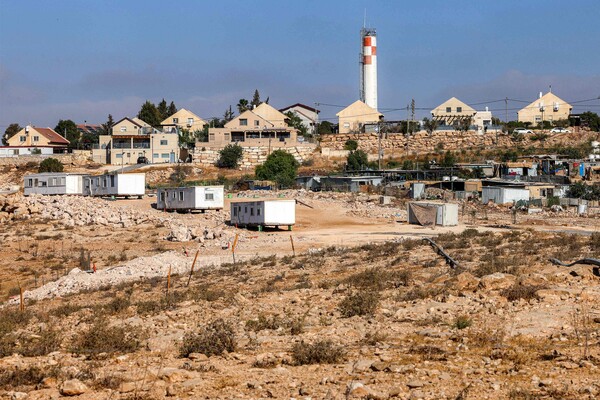 점령지 서안의 헤브론 남부 마사페르 야타 지역의 움 알-카이르 팔레스타인 마을 인근에 이스라엘 정착민들이 새로 건설한 이동식 가옥들. 2025. 08. 28 [AFP=연합뉴스]