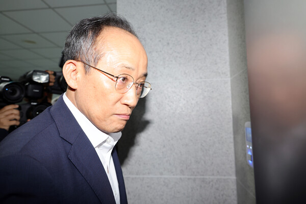 12·3 비상계엄 관련 내란·외환 의혹을 수사 중인 조은석 특별검사팀이 '계엄 해제 방해 의혹'과 관련해 추경호 전 국민의힘 원내대표를 겨냥한 강제수사에 나선 2일 추 의원이 서울 여의도 국회 의원회관 내 자신의 의원실로 들어가고 있다. 2025.9.2. 연합뉴스