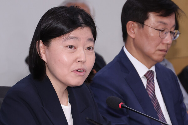 임은정 서울동부지검장이 29일 서울 여의도 국회에서 '검찰개혁의 쟁점은 무언인가 : 국민이 바라는 검찰개혁의 속도와 방향'을 주제로 열린 검찰개혁 긴급 공청회에 참석해 토론하고 있다. 이날 공청회는 촛불행동, 검사를 검사하는 변호사 모임, 민생경제연구소, 더불어민주당 박홍근 의원, 조국혁신당 황운하·박은정 의원 주최로 열렸다. 2025.8.29. 연합뉴스