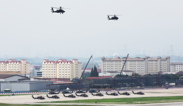  도널드 트럼프 미국 대통령은 8월 25일(현지시간) 이재명 대통령과의 정상회담에서 주한미군 감축에 대한 언급을 피했으나 주한미군기지 부지의 소유권을 요구할 수 있다고 밝혔다. 기존 한미주둔군지위협정(SOFA)상 미국이 주한미군 기지에 대해 영구 소유권을 갖는 것은 불가능하고, 협정을 고치거나 폐기하는 것은 법적으로나 정치·주권적으로나 큰 논란을 야기하기 때문에 트럼프 대통령의 주장은 실현 가능성이 작은 것으로 분석된다. 사진은 26일 미 육군의 해외 기지 중 최대 규모로 알려진 경기도 평택시 캠프 험프리스 모습. 2025.8.26. 연합뉴스