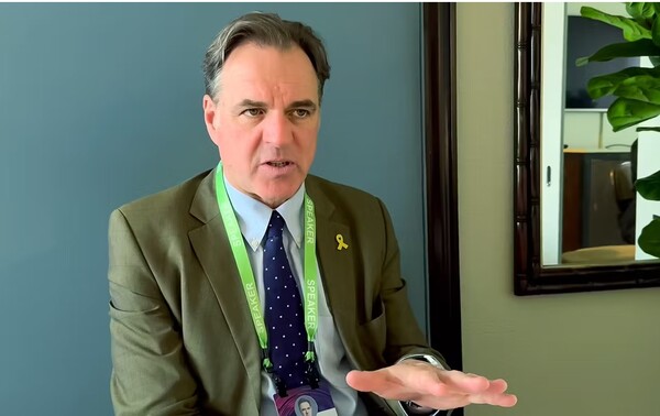 영국 출신 역사가 니얼 퍼거슨. 그는 지금의 우크라이나 상황이 1970년대 베트남 상황과 닮은 점이 있다고 했다.   일본경제신문 9월 5일 