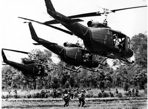 1960~70년대 베트남전쟁 당시 작전 중인 미군. 나무위키