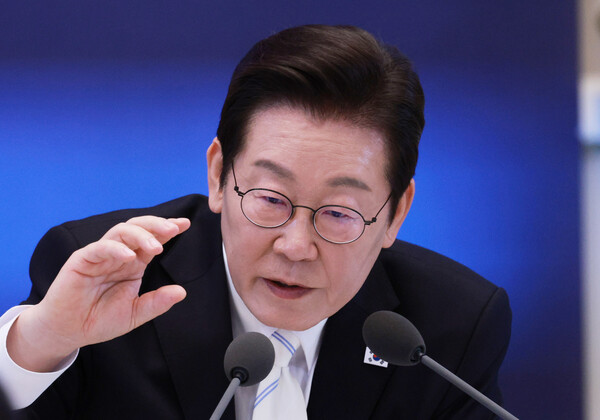 이재명 대통령이 11일 청와대 영빈관에서 열린 취임 100일 기자회견 '회복을 위한 100일, 미래를 위한 성장'에서 발언하고 있다. 2025.9.11 [대통령실통신사진기자단]