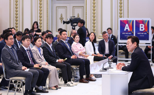 이재명 대통령이 11일 청와대 영빈관에서 열린 취임 100일 기자회견 '회복을 위한 100일, 미래를 위한 성장'에서 발언하고 있다. 2025.9.11. 연합뉴스