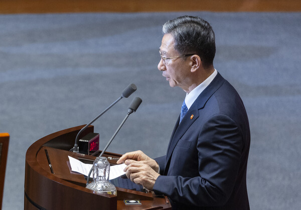 정성호 법무부 장관이 11일 국회에서 열린 본회의에서 국민의힘 권성동 의원에 대한 체포동의안에 대한 이유를 설명하고 있다. 이날 국회 본회의에서는 김건희 특검이 국회에 송부한 권 의원에 대한 체포동의안이 의원들 표결을 통해 처리됐다. 2025.9.11. 연합뉴스