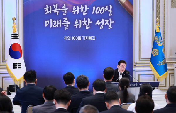  이재명 대통령이 11일 청와대 영빈관에서 취임 100일 기자회견 '회복을 위한 100일, 미래를 위한 성장'을 하고 있다. 2025.9.11 [대통령실통신사진기자단] 연합뉴스