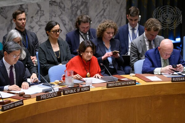 11일 뉴욕 유엔본부에서 이스라엘의 카타르 공습 사태를 논의하기 위한 유엔 안전보장이사회 긴급회의가 의장국 한국의 김상진 유엔 대사대리(앞줄 맨왼쪽)의 주재로 진행되고 있다. 2025. 09. 11 [유엔 공보국]