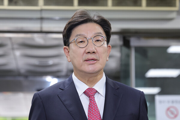 윤석열 정부와 통일교 간 '정교 유착'의 발단으로 지목된 국민의힘 권성동 의원이 16일 서울 서초구 서울중앙지법에서 열린 구속 전 피의자 심문(영장실질심사)에 출석하며 입장을 말하고 있다. 2025.9.16. 연합뉴스