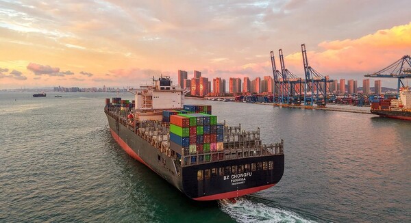 미국의 공격에도 중국 무역은 번창하고 있다.  이코노미스트 9월 9일