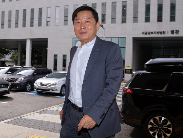 국민의힘 이철규 의원이 1일 서울남부지법에서 열린 이른바 '패스트트랙 충돌 사건' 1심 재판에 출석하고 있다. 2025.9.1 [공동취재] 연합뉴스