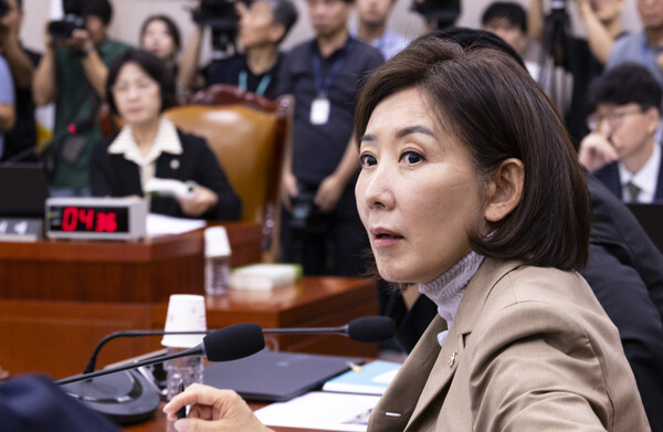 국민의힘 나경원 의원이 16일 서울 여의도 국회에서 열린 법제사법위원회 전체회의에서 무소속 최혁진 의원 발언에 항의하고 있다. 2025.9.16. 연합뉴스