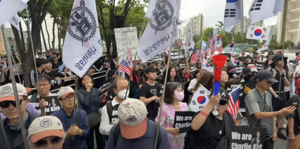 2025년 9월 13일 지하철 잠실역 부근의 혐중 시위. '자유대학' 유튜브 캡처 