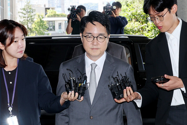 심우정 전 검찰총장이 21일 서울고검에 마련된 조은석 내란특별검사팀 사무실에 윤석열 전 대통령 구속 취소 당시 즉시항고를 하지 않은 경위와 관련 조사를 위해 피고발인 신분으로 출석하고 있다. 2025.9.21. 연합뉴스