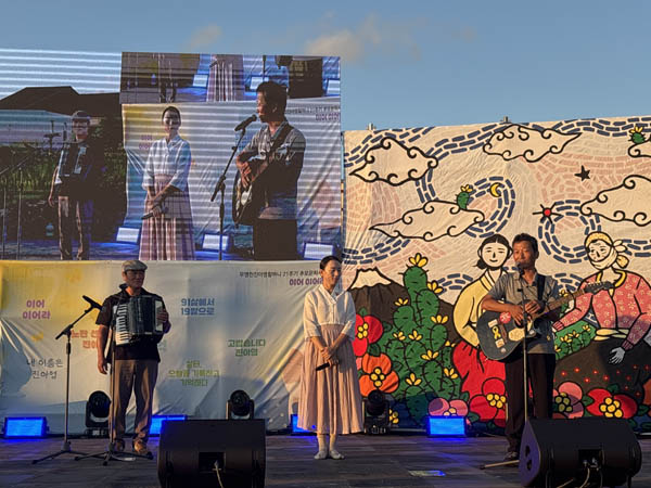 무명천 진아영 할머니 21주기 추모 문화제가 6일 제주 한림읍 진아영 할머니 삶터에서 열렸다. 산오락회의 공연 모습. 출처 : 통일뉴스(http://www.tongilnews.com)