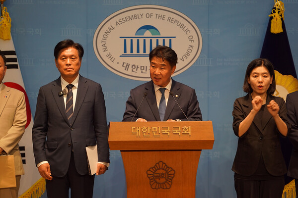 더불어민주당 이기헌 의원이 김형석 독립기념관장 사퇴 및 해임 조치 촉구 기자회견을 했다. 2025.9.23. 이기헌의원실