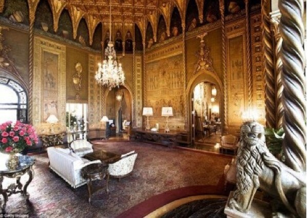 미국 마이애미 마라라고 리조트 내의 트럼프 별장.  나무위키