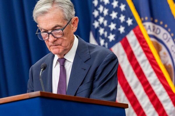 제롬 파월 미국 연방준비제도(Fed) 의장이 9월 17일 워싱턴 D.C.에서 열린 기자회견에서 언론의 질문에 답변하고 있다. 연준 이사들은 기준금리를 0.25%포인트 인하하기로 결정했으며, 이는 9개월 만에 첫 인하다. 2025.9.17. EPA/연합뉴스