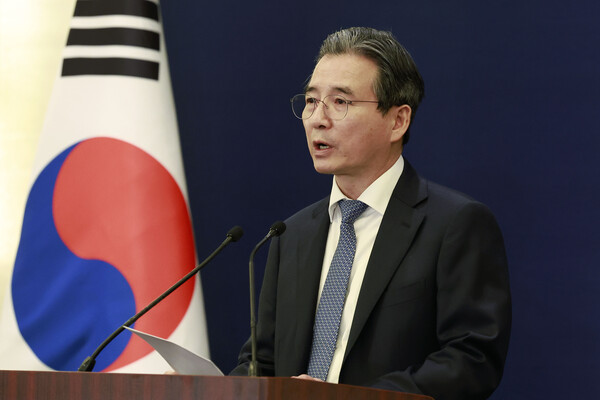 김용범 대통령실 정책실장이 24일(현지시간) 미국 뉴욕 유엔본부에서 이재명 대통령과 스콧 베선트 미국 재무장관 면담 관련 브리핑을 하고 있다. 2025.9.25 연합뉴스