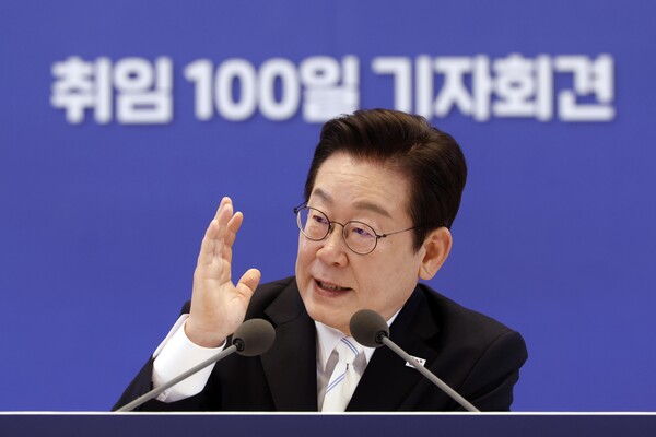 이재명 대통령이 11일 청와대 영빈관에서 열린 취임 100일 기자회견 '회복을 위한 100일, 미래를 위한 성장'에서 발언하고 있다. 2025.9.11. [대통령실통신사진기자단]