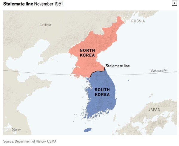 잠정 확정된 한국전쟁 이후의 휴전선.  현재까지 이어지고 있는 한반도 분단 상황.