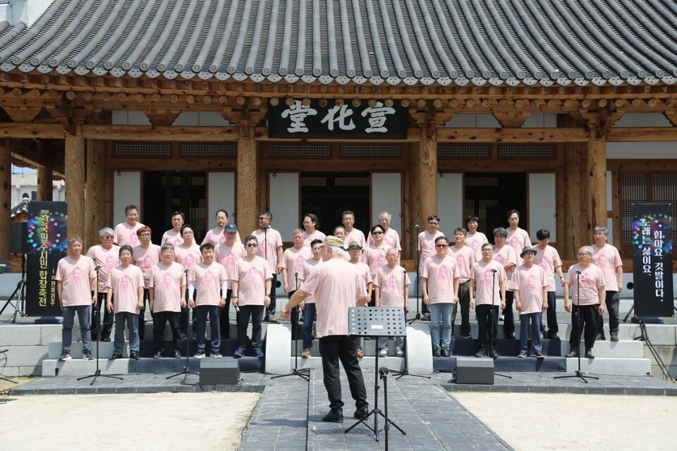 2025년 6월 전북 전주 감영에서 열린 전국민주시민합창축전에서 공연하고 있는 박종철 합창단. 박철 시민기자