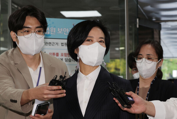 청탁 대가 명목으로 사업가로부터 거액을 수수한 혐의를 받는 이정근 전 더불어민주당 사무부총장이 30일 오전 서울 서초동 중앙지법에서 열린 구속 전 피의자심문(영장실질심사)에 출석하고 있다. 2022.9.30. 연합뉴스