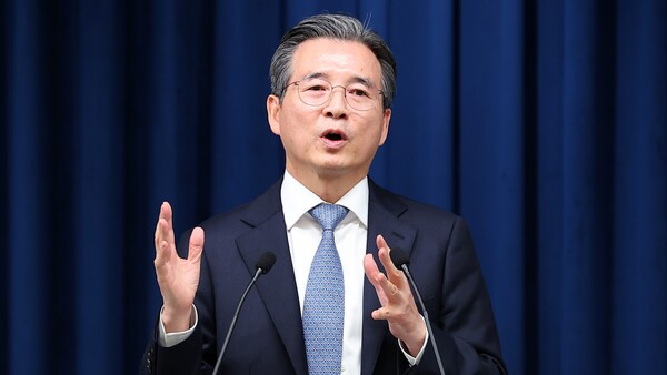 김용범 대통령실 정책실장이 1일 용산 대통령실에서 기자들에게 브리핑을 하고 있다. 2025.10.1. 연합뉴스