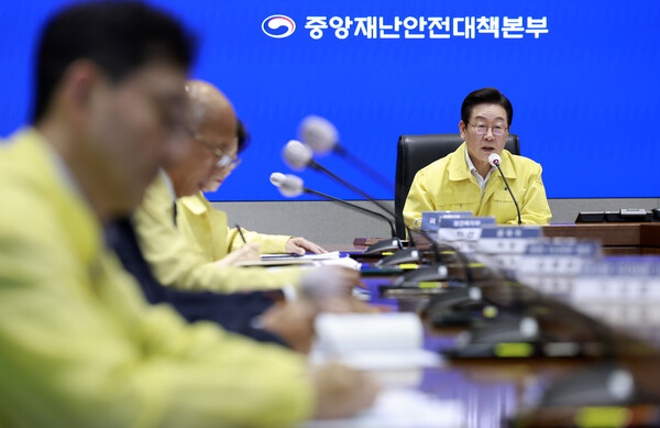 이재명 대통령이 28일 정부서울청사 중앙재난상황실에서 열린 국가정보자원관리원 화재 관련 중앙재난안전대책본부 회의에서 발언하고 있다. 2025.09.28 [대통령실통신사진기자단] 연합뉴스