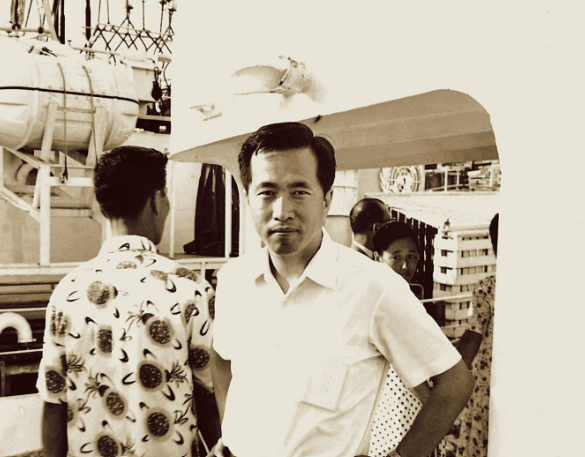 1969년 8월 16일 동원산업의 첫 번째 원양어선 제31동원호에서 인도양 출어식이 열리고 있다. 김재철 동원그룹 회장의 34살 때 모습이다. (동원그룹 제공)