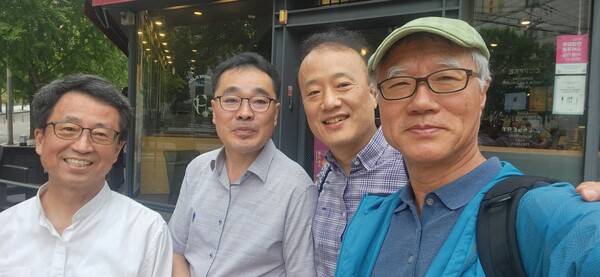 최근 예수살기 동지들과 함께 한 백창욱 목사.(맨 왼쪽) 사진=박철 시민기자