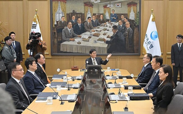 23일 서울 중구 한국은행 본관에서 열린 금융통화위원회 본회의. 2025.10.23. 연합뉴스