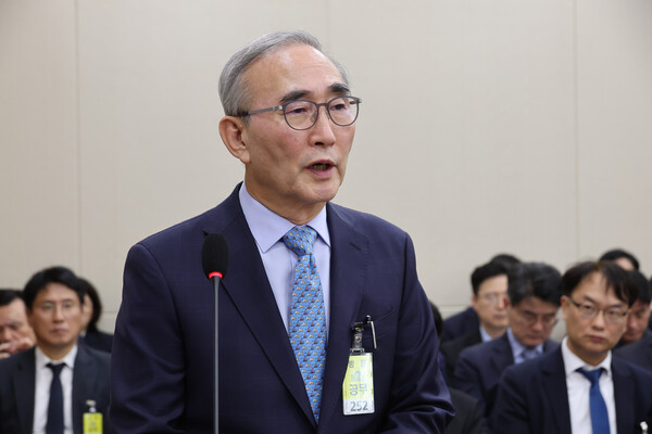 김영섭 KT 대표이사가 29일 서울 여의도 국회 과학기술정보방송통신위원회에서 열린 과학기술정보통신부 등에 대한 종합감사에서 질의에 답하고 있다. 2025.10.29. 연합뉴스